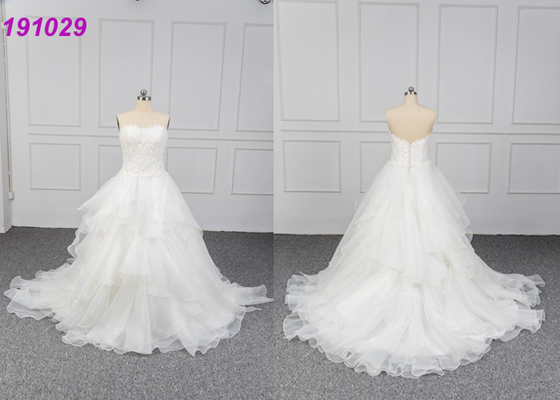Dentelle ene ivoire perlant le dos de tirette de robe de mariage de style de robe de boule de Tulle plus la taille