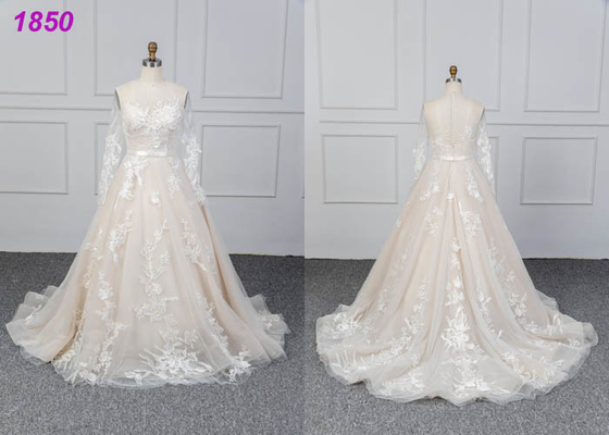 La longue dentelle nuptiale de douilles conçoit une ligne robe de mariage de robe de boule faite sur commande