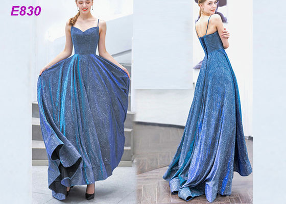 La courroie de spaghetti étoilée de jupe de ciel une ligne égalisant la robe habillée formelle