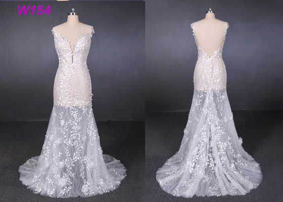 Les robes de mariage transparentes d'application de dentelle de Tulle ont adapté fait à l'usine aux besoins du client